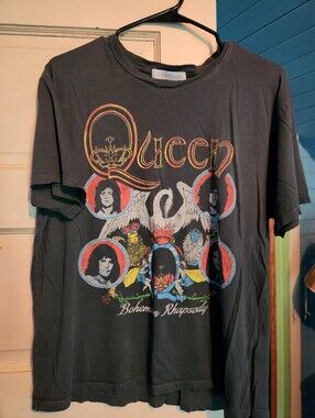 Daydreamer Graphic Tee - Queen